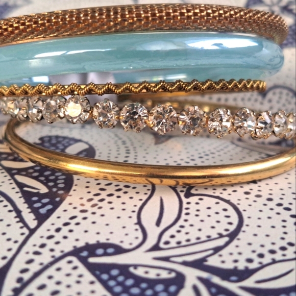 Set of 5 gold and blue tone bracelets - Picture 8 of 11
